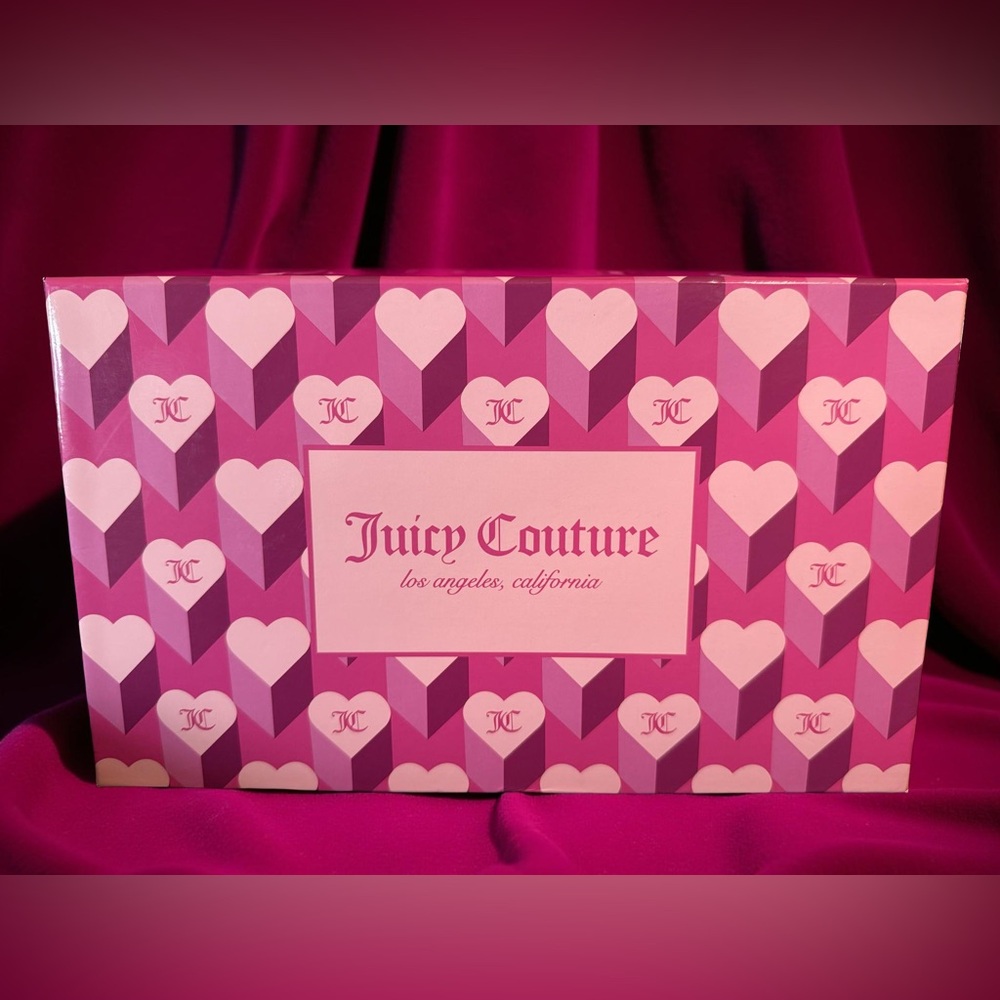 Juicy Couture Los Angeles NWT Beautiful Cream Faux Fur Crossbody Bag & Keychain - Picture 2 of 6